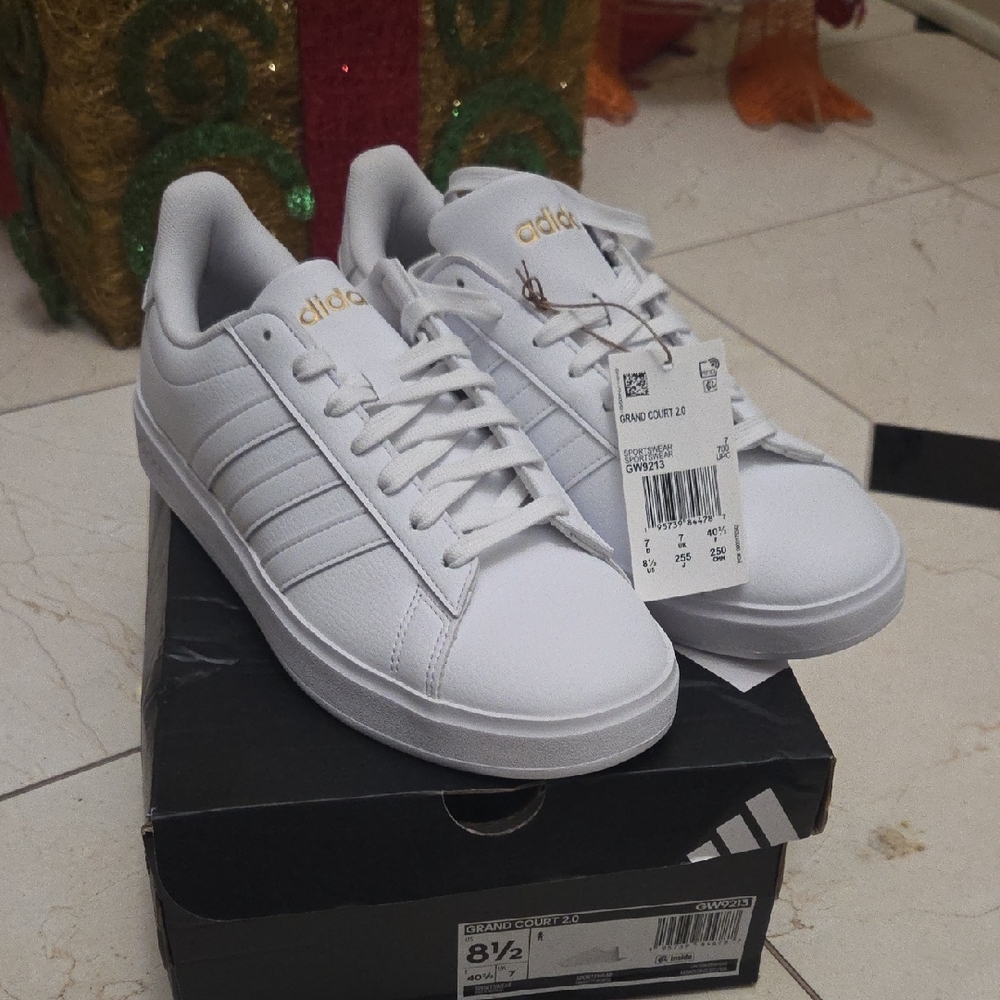 BRAND NEW 8.5W/7M Adidas Court White and Gold Sneakers